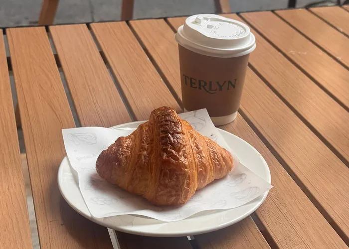Terlyn & Cafe Hostel *