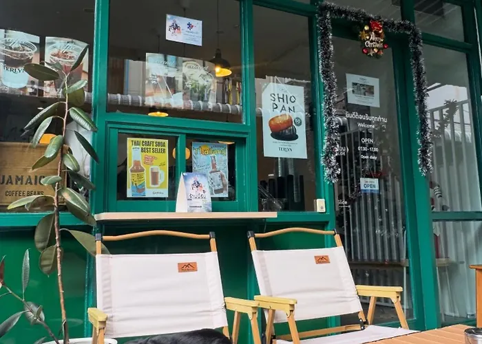 Terlyn & Cafe Hostel Bangkok